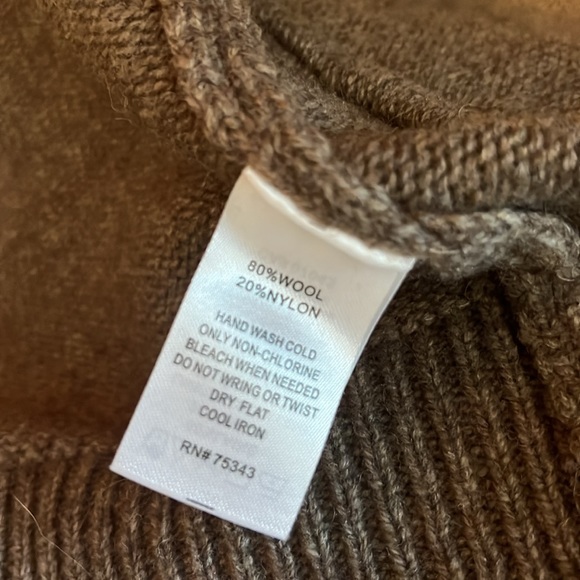 Cardigan sweater jacket. Two way zipper and button closure. Sleeves reinforced. - Picture 3 of 10